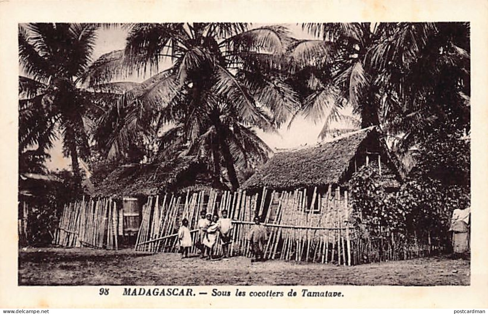 Madagascar - Sous Les Cocotiers à Tamatave - Ed. Oeuvre Des Prêtres Malgaches 98 - Madagascar