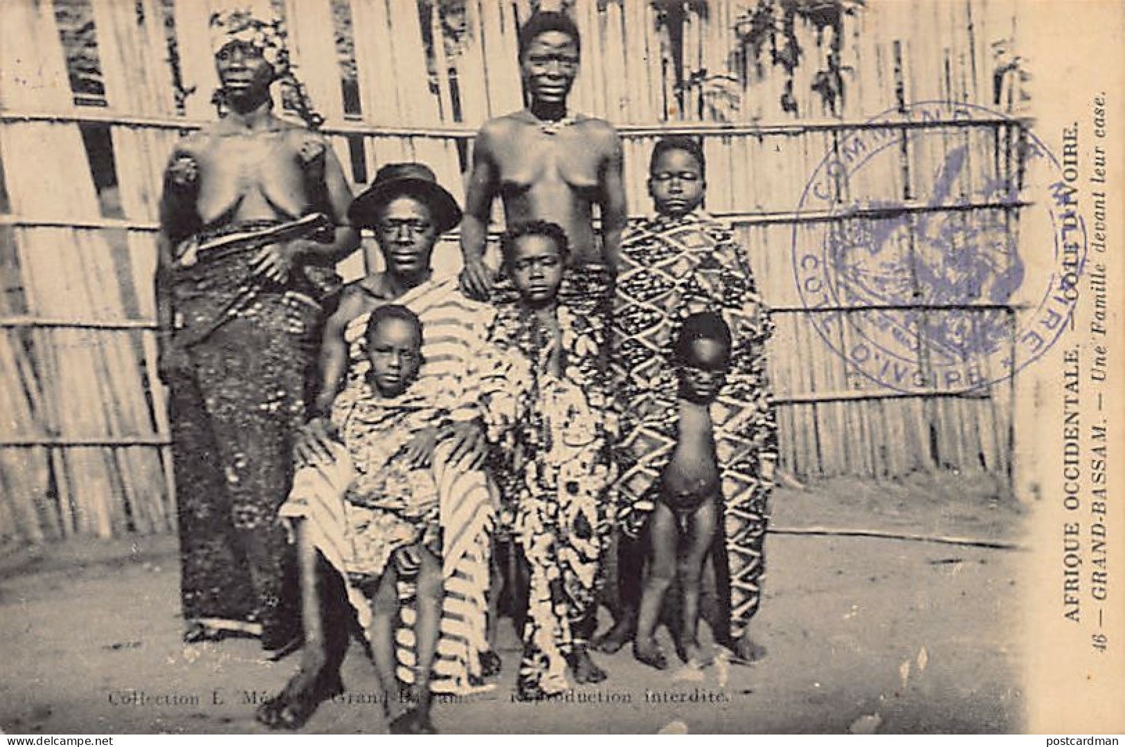 Côte D'Ivoire - NU ETHNIQUE - Une Famille Devant Leur Case (Grand-Bassam) - Ed. L. Métayer 46 - Ivory Coast