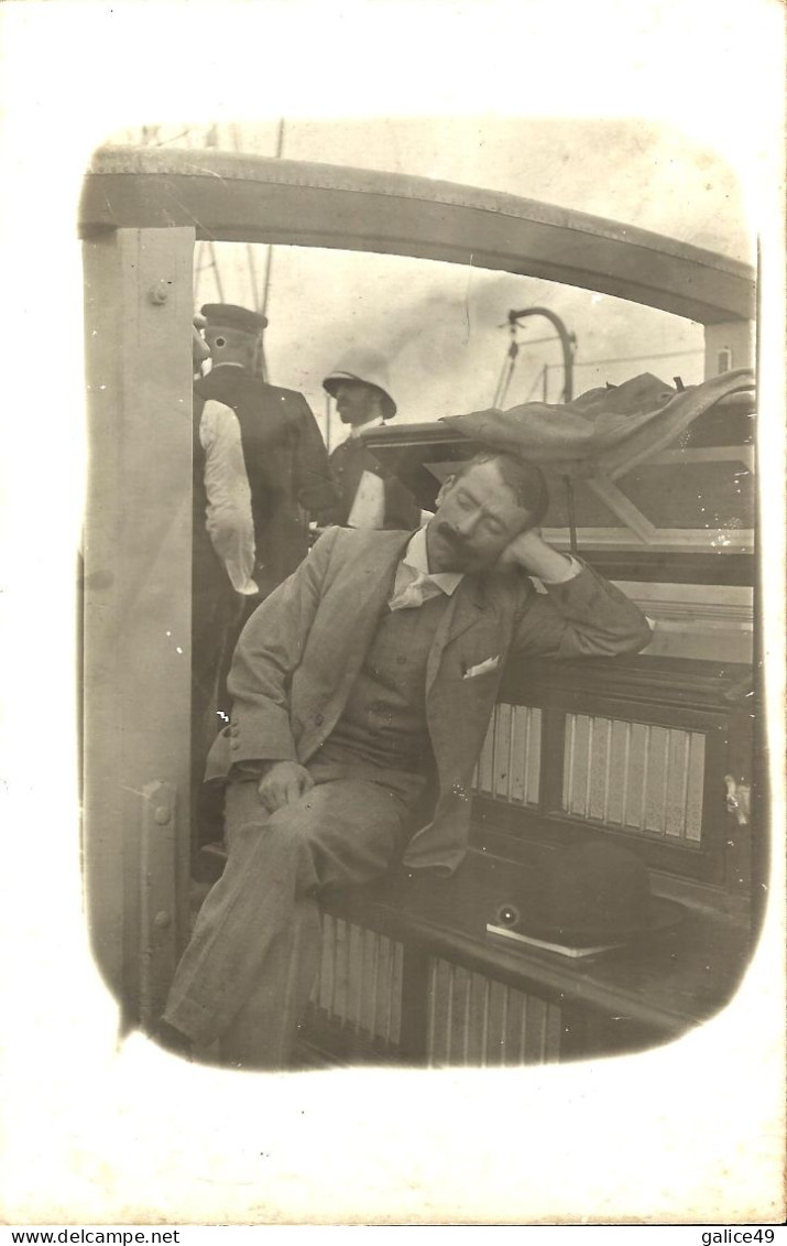 4979 Photo Carte Société Lumière à Lyon - Passager Assoupi Sur Un Bateau - Unclassified