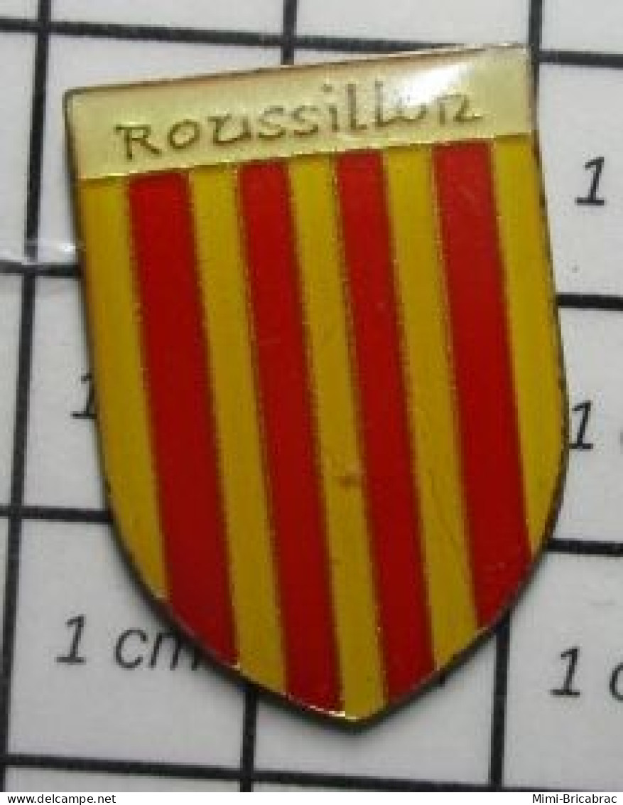 912E Pin's Pins / Beau Et Rare / AUTRES /  BLASON ECUSSON ARMOIRIES PROVINCE ROUSSILLON  Par ATLAS - Sonstige & Ohne Zuordnung