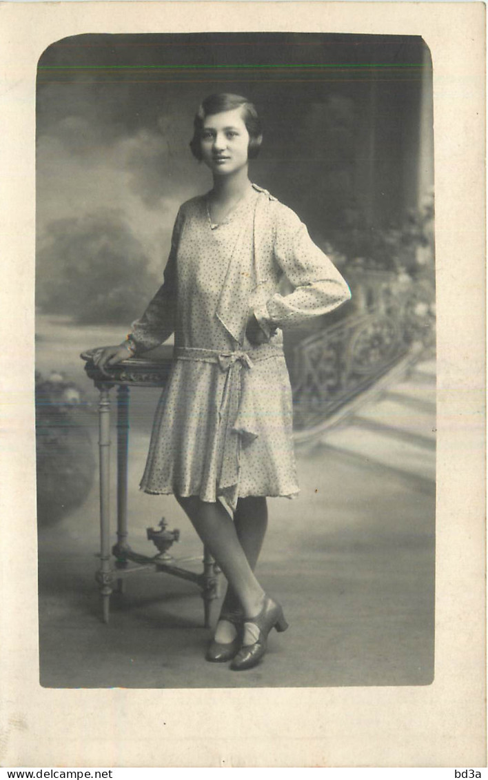 CARTE PHOTO  JEUNE FILLE - Photographie