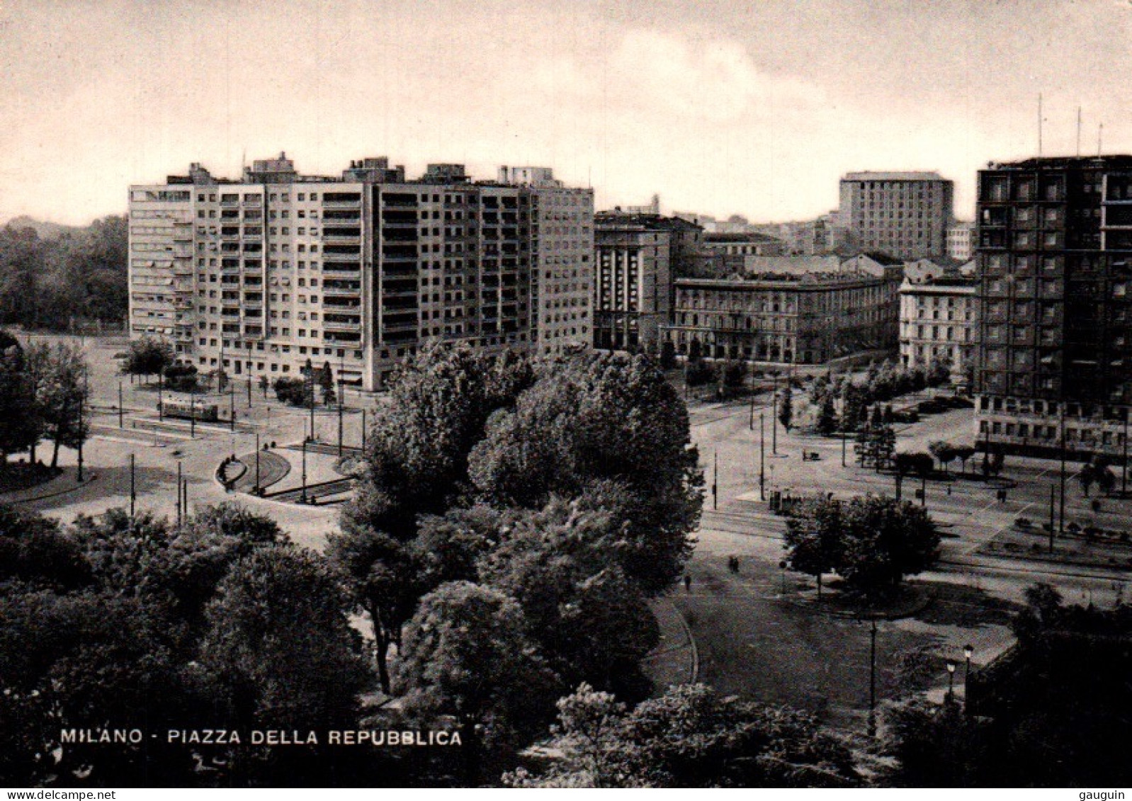 CPSM - MILANO - Piazza Della Repubblica (buildings) ... Edition S.A.F - Milano (Mailand)