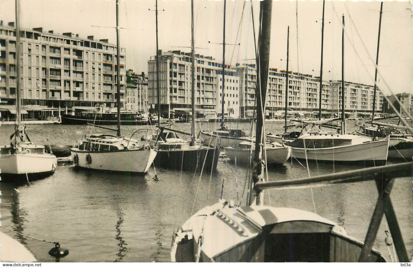 83 TOULON Bateaux Au Port - Toulon