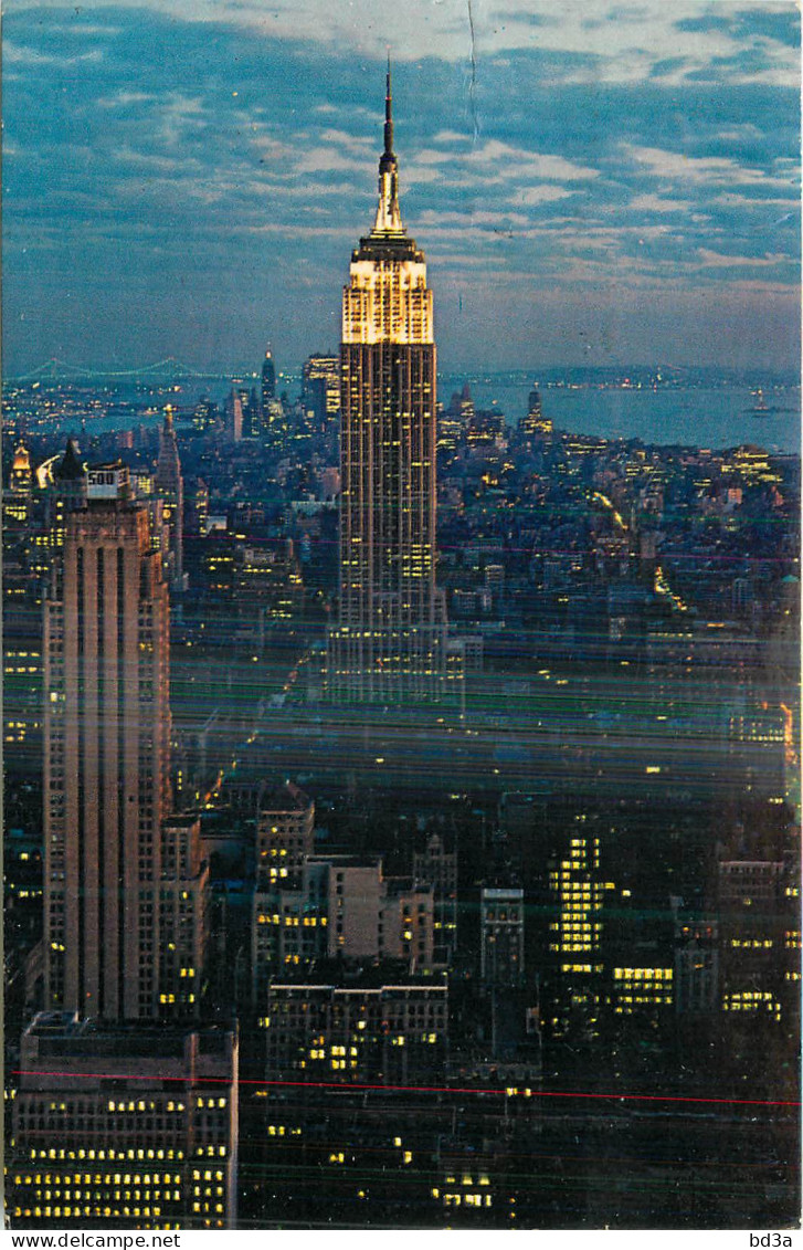 NEW YORK EMPIRE STATE BUILDING AT NIGHT - Empire State Building