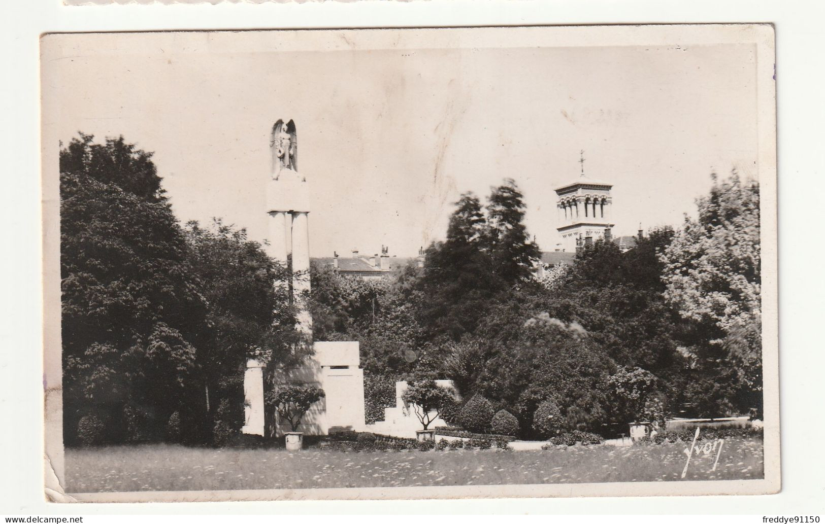 26 . Valence . Le Parc Jouvet . 1944 - Valence