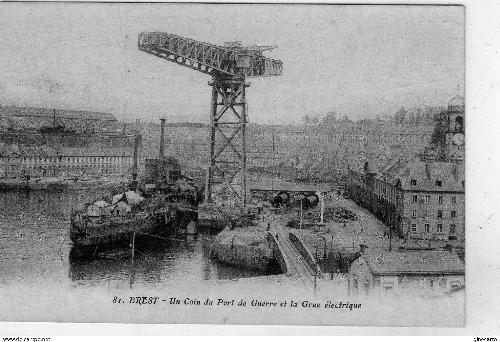 Brest Un Coin Du Port De Guerre Et La Grue Electrique - Brest