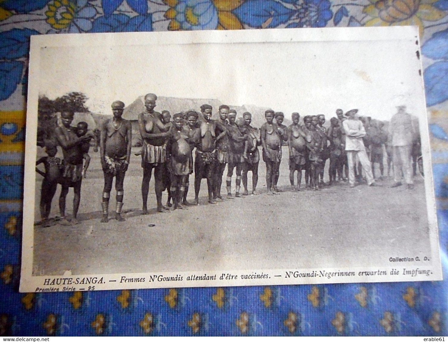 CPA AFRIQUE HAUTE SANGA FEMMES N GOUNDIS ATTENDANT D ETRE VACCINEES - Centrafricaine (République)