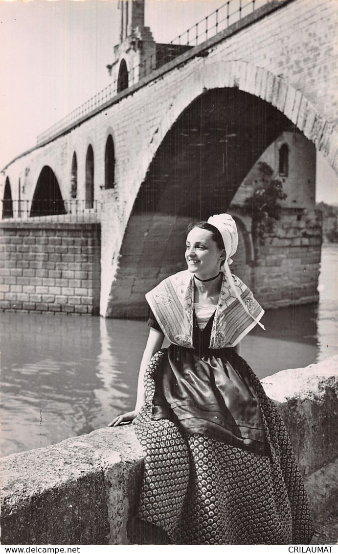 84-AVIGNON FOLKLORE JEUNE FILLE EN COSTUME-N°T5160-E/0103 - Avignon