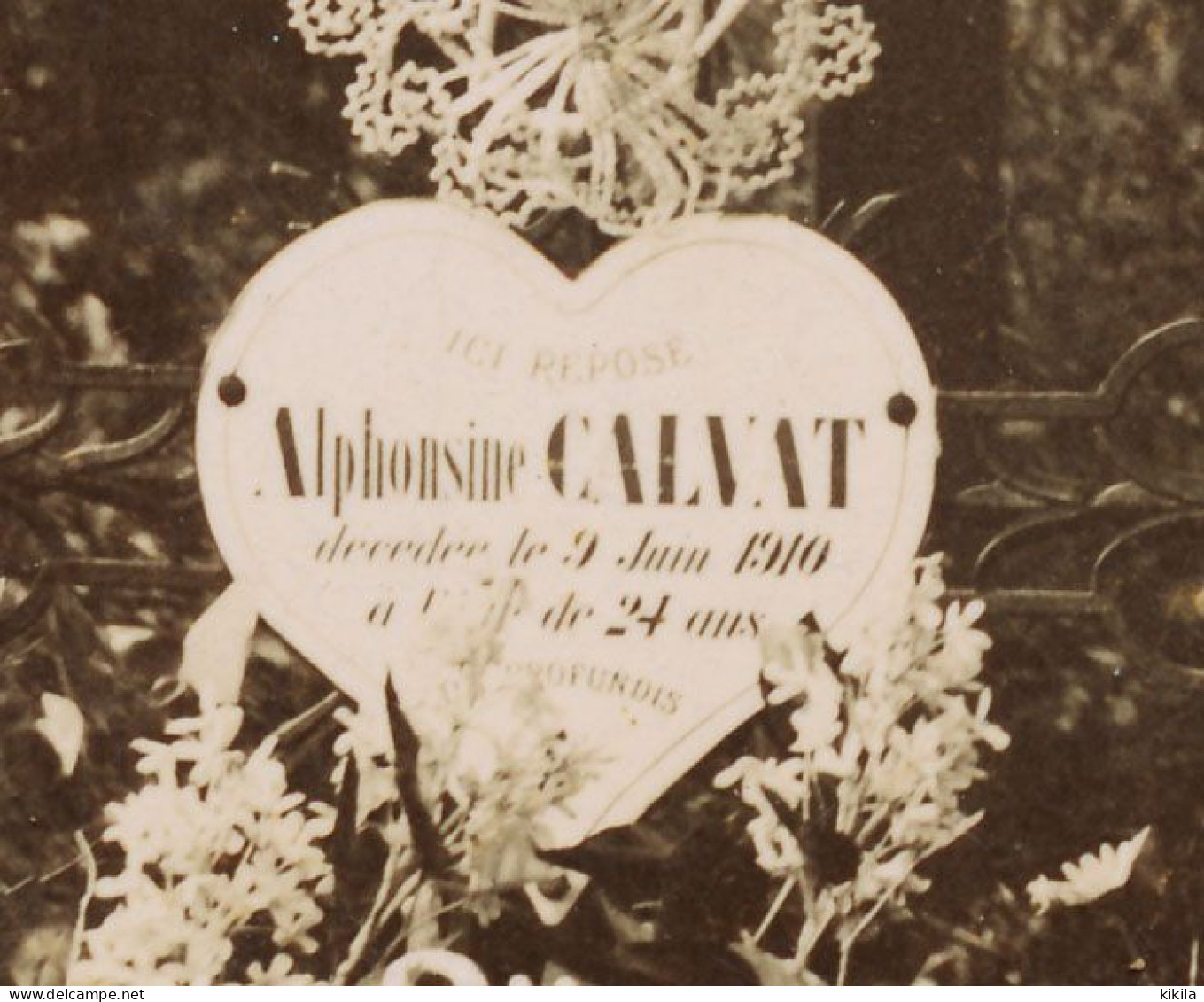 Photo (3) 10 X 14.9 Sur Carton 10.8 X 16.4  Cimetière  Tombe D'Alphonsine Calvat Décédé à 24 Ans Le 9 Juin 1910 - Fotos