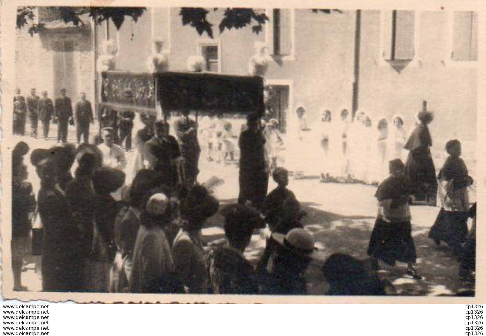 3V3Gz  04 Forcalquier Photo Procession Enfants Et Prétres évéque à L'abri Sous Le Dais - Forcalquier