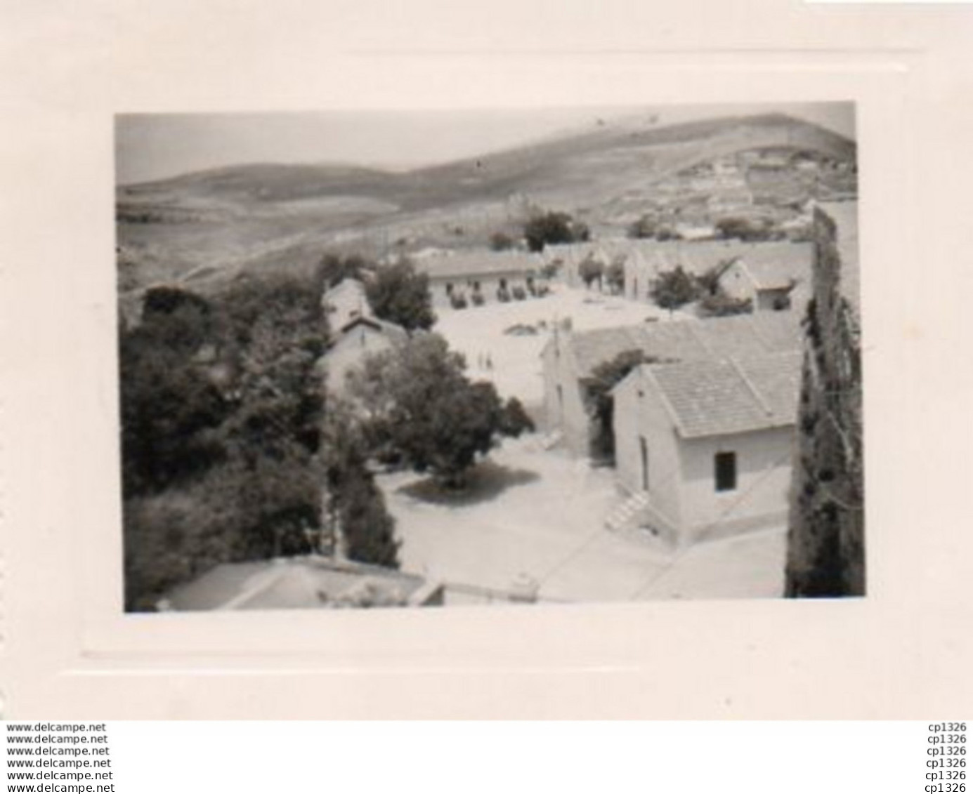 2V6Mn   Algerie à Situer Photo N° 20 Une Partie Du Camp Militaire Français Guerre En 1957 - Autres & Non Classés