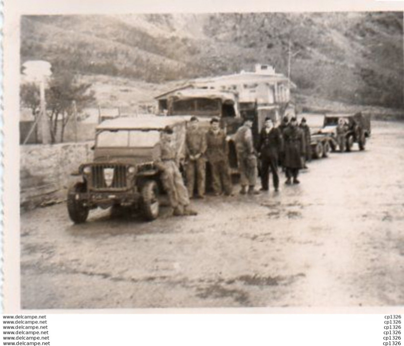 2V6Mn   Algerie à Situer Photo N° 13 Jeep Camion Tacot Et Soldats Guerre En 1957 - Autres & Non Classés