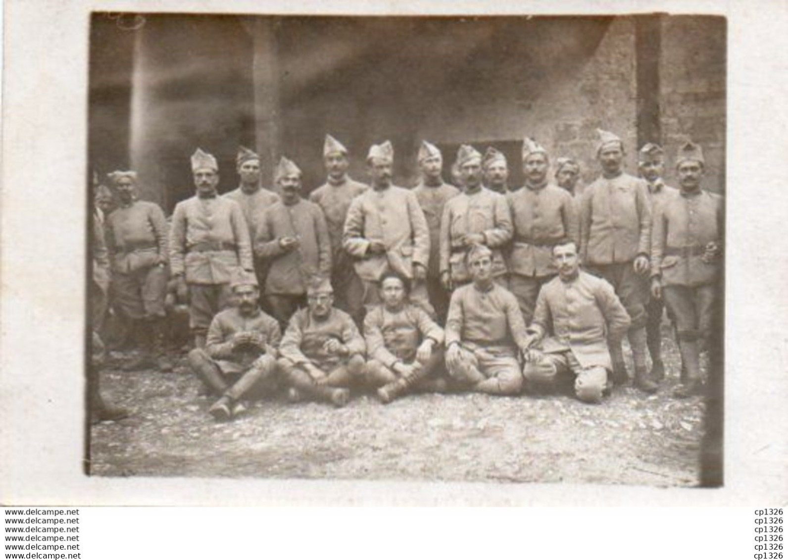 2V11Bv  Carte Photo Militaires Soldats Du 261eme Régiment - Guerre 1914-18