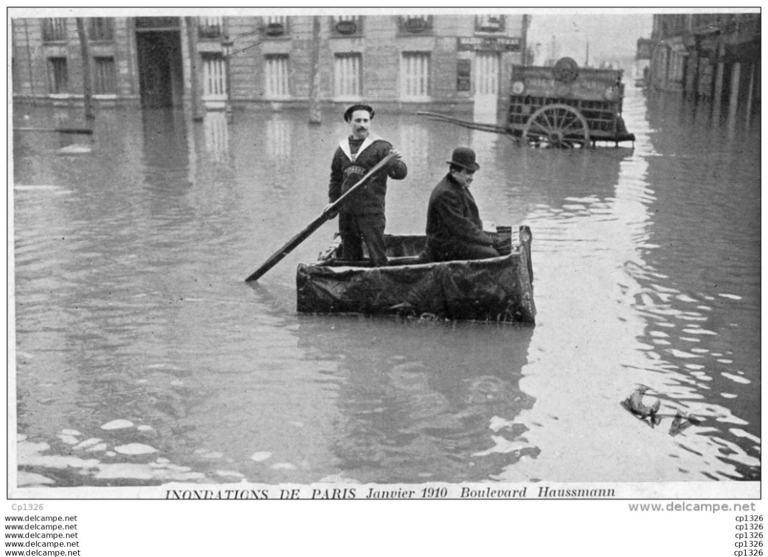 55Nja  Paris Inondations 1910 Boulevard Haussmann Passeur En Barque - Inondations De 1910