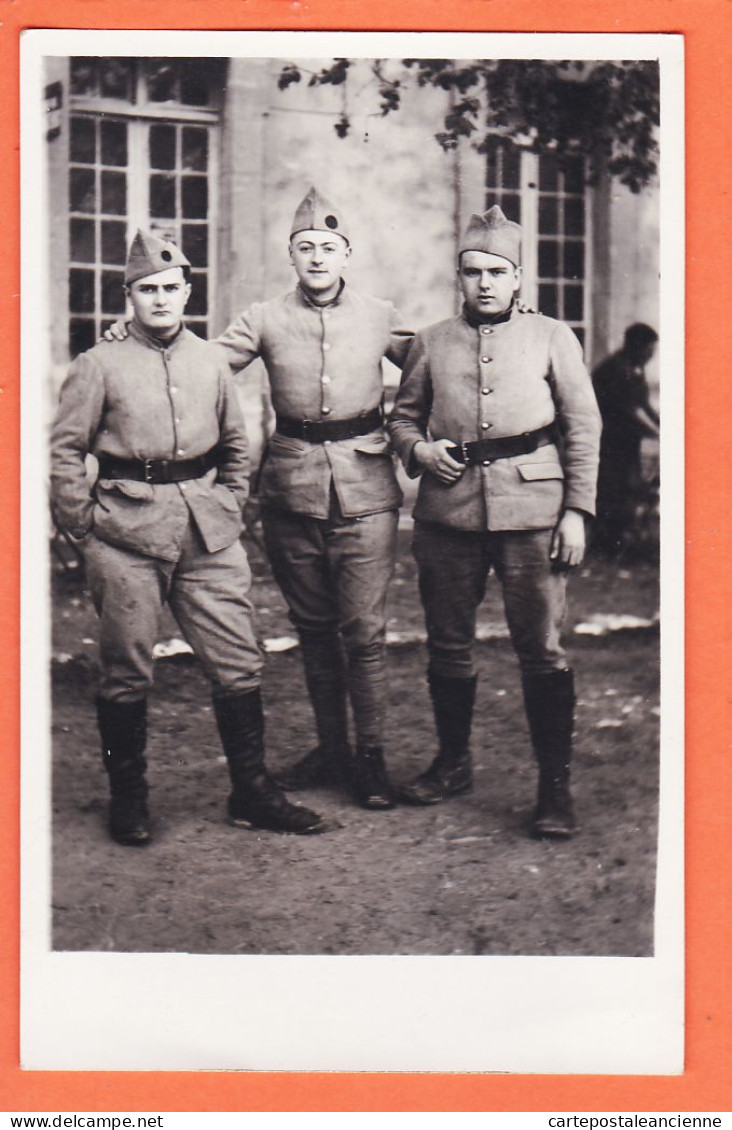 35913 / Carte-Photo  3 Soldats Militaires Du 2e Régiment Soldat Militaire  - Régiments