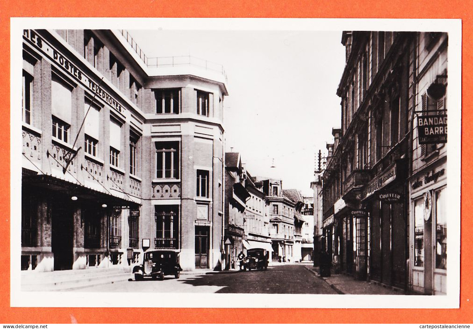 35935 / EVREUX 27-Eure La Grande POSTE Et COIFFEUR De La Grande Rue Automobiles 1940s Photo-Bromure CAP - Evreux