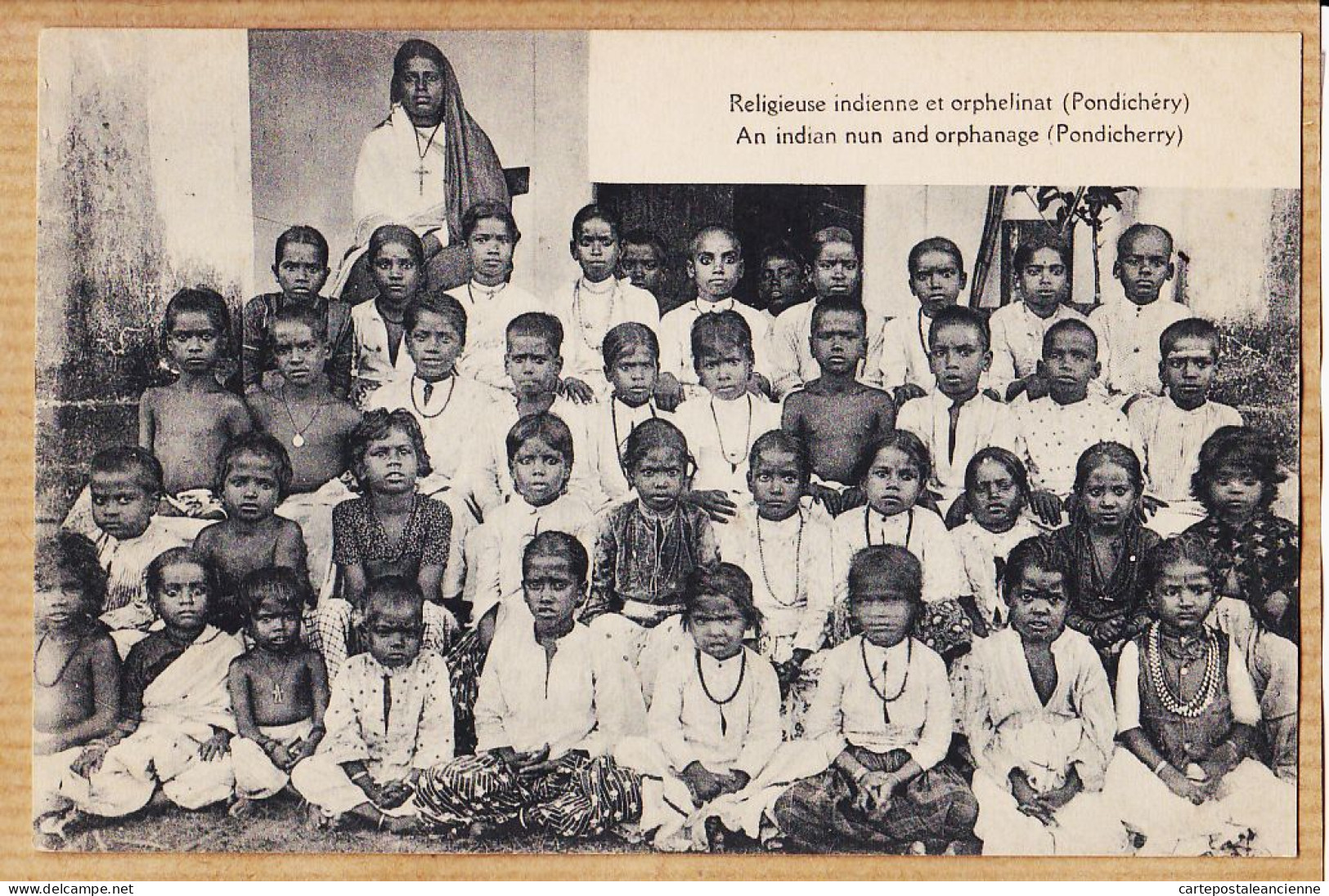 35556 / PONDICHERY Religieuse Indienne Et Orphelinat Indian Nun Orphanage PONDICHERRY 1920s  - Indien