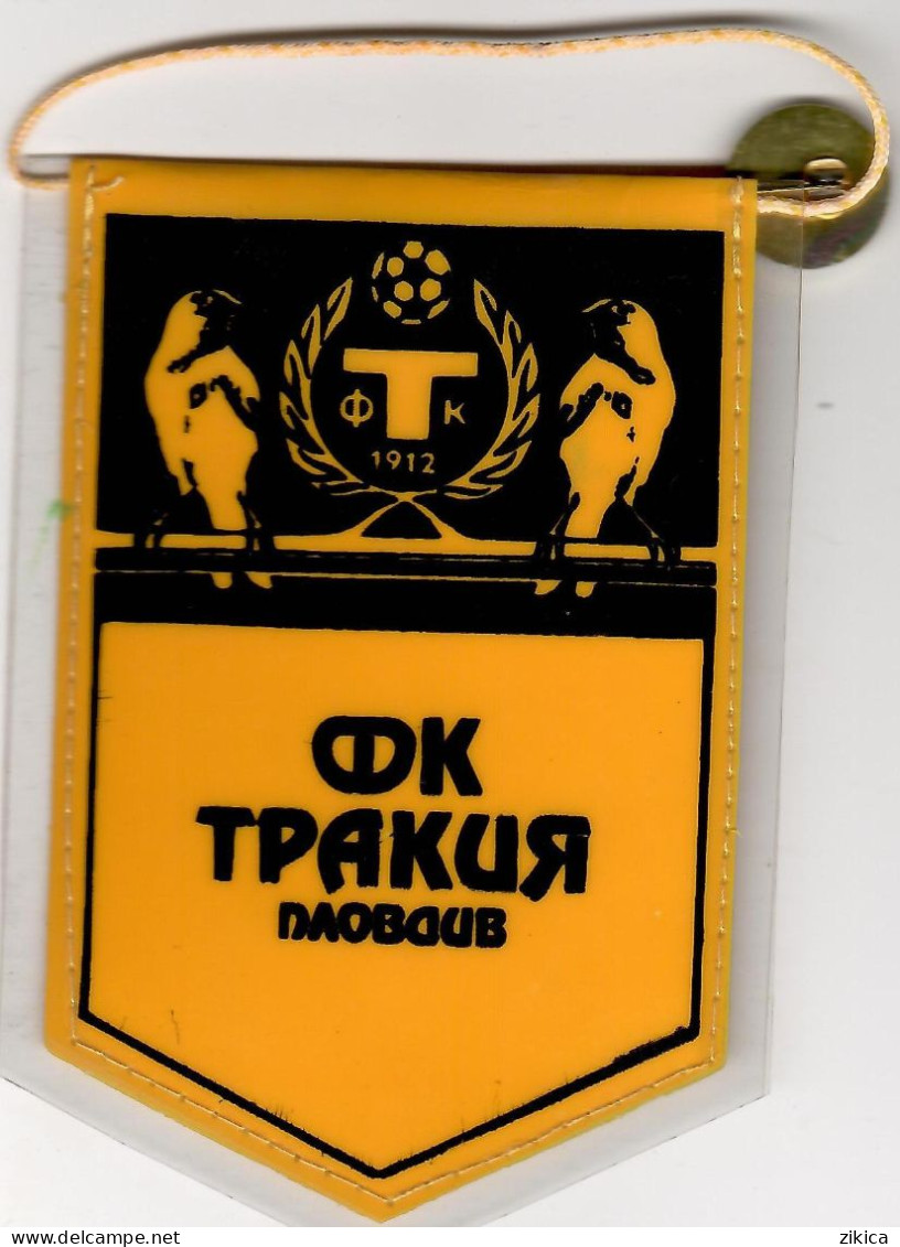 Plastique Flag And Badge - Soccer / Football Club - FK Trakia - Plovdiv - Bulgaria - Habillement, Souvenirs & Autres