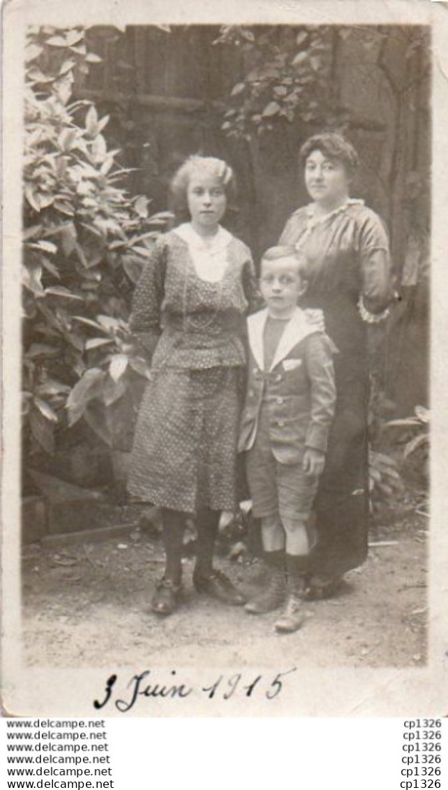 3V4Cha  Carte Photo Femme Et Enfants En 1915 Envoyée à Leur Mari Et Pére Soldat Au Front - Photographie
