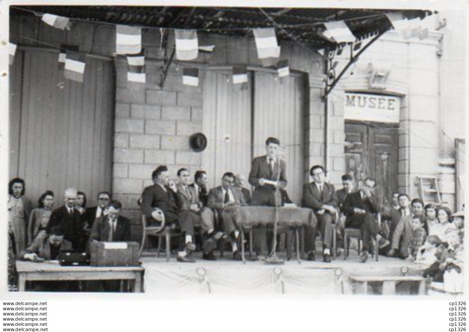 3V3Gi  04 Forcalquier Carte Photo Ceremonie Discours Des Autorités Devant Le Musée - Forcalquier