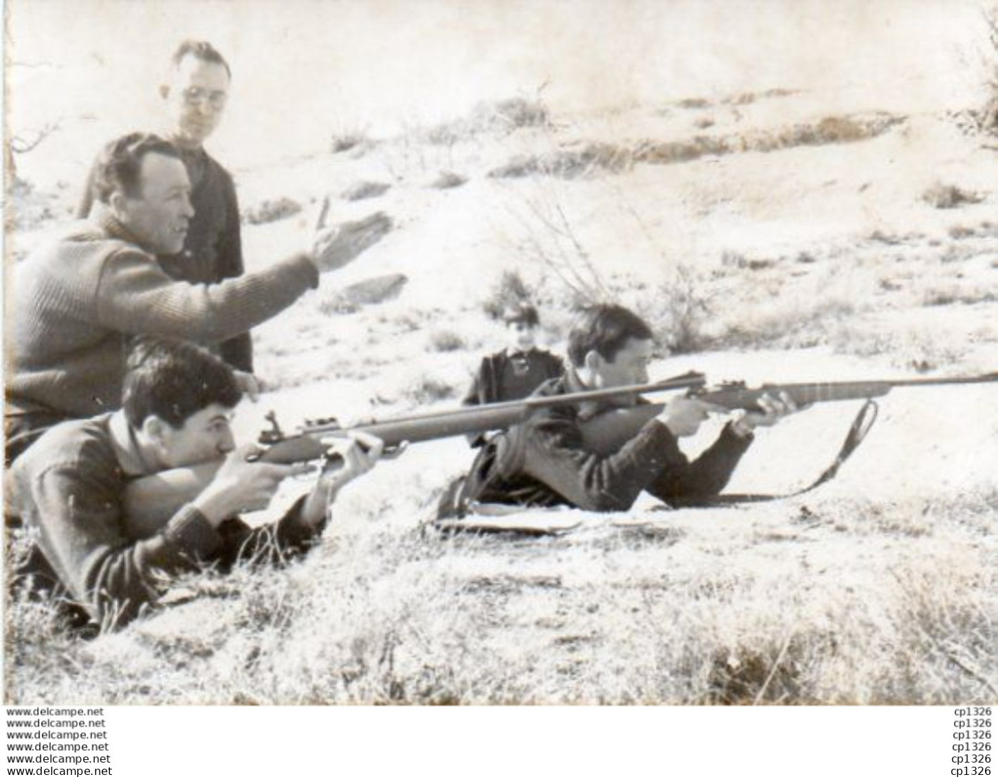 3V3Gi  04 Forcalquier Photo D'un Stand De Tir à La Carabine - Forcalquier