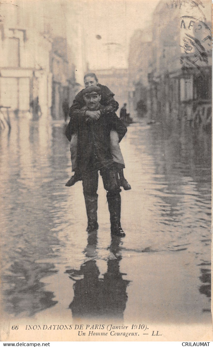 75-PARIS INONDATIONS 1910 UN HOMME COURAGEUX-N°T5168-H/0005 - Paris Flood, 1910