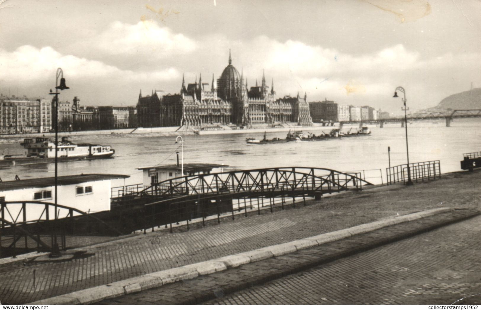 BUDAPEST, PARLIAMENT, ARCHITECTURE, BOAT, HUNGARY, POSTCARD - Hongrie