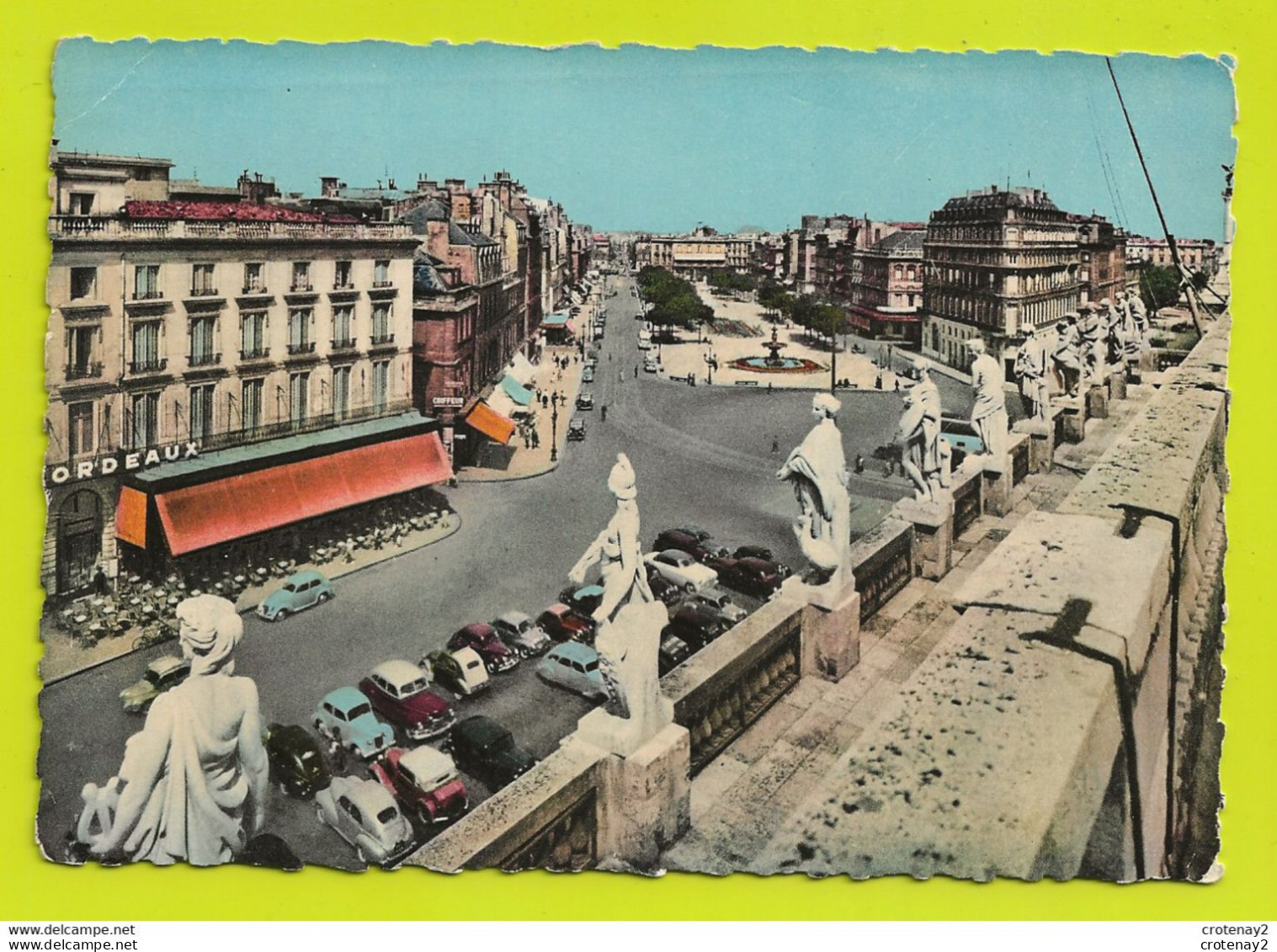 33 BORDEAUX N°24 Allées De Tourny Statues Théâtre En 1956 VOIR 2 ZOOMS Dyna Panhard Citroën 2CV Peugeot 402 - Bordeaux