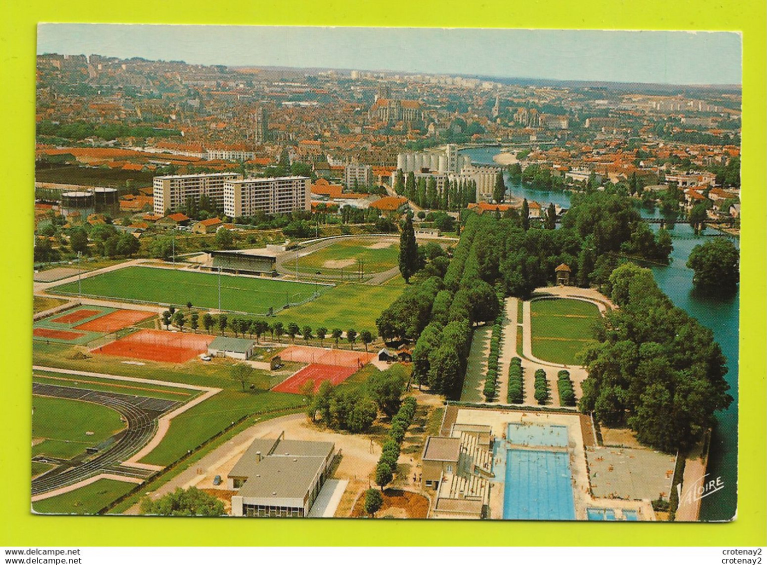 89 AUXERRE N°30057 Vue Aérienne Parc Sports Stade Terrain De Foot Tribune Tennis Piscine Eglise St Pierre SILOS En 1989 - Auxerre