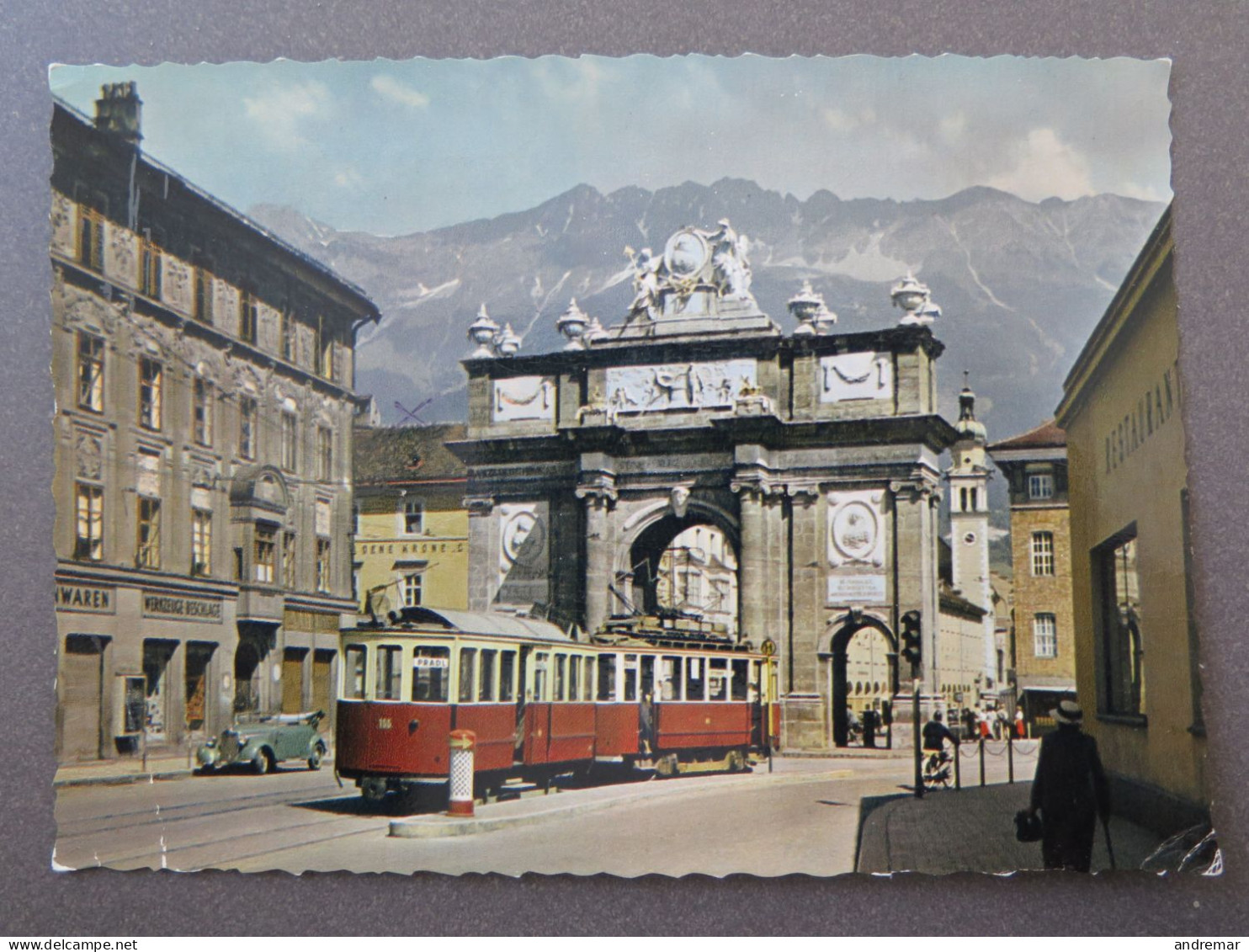 INNSBRUCK - TRIUMPHPFORTE MIT STRASSENBAHN UND OLDTIMER - Innsbruck