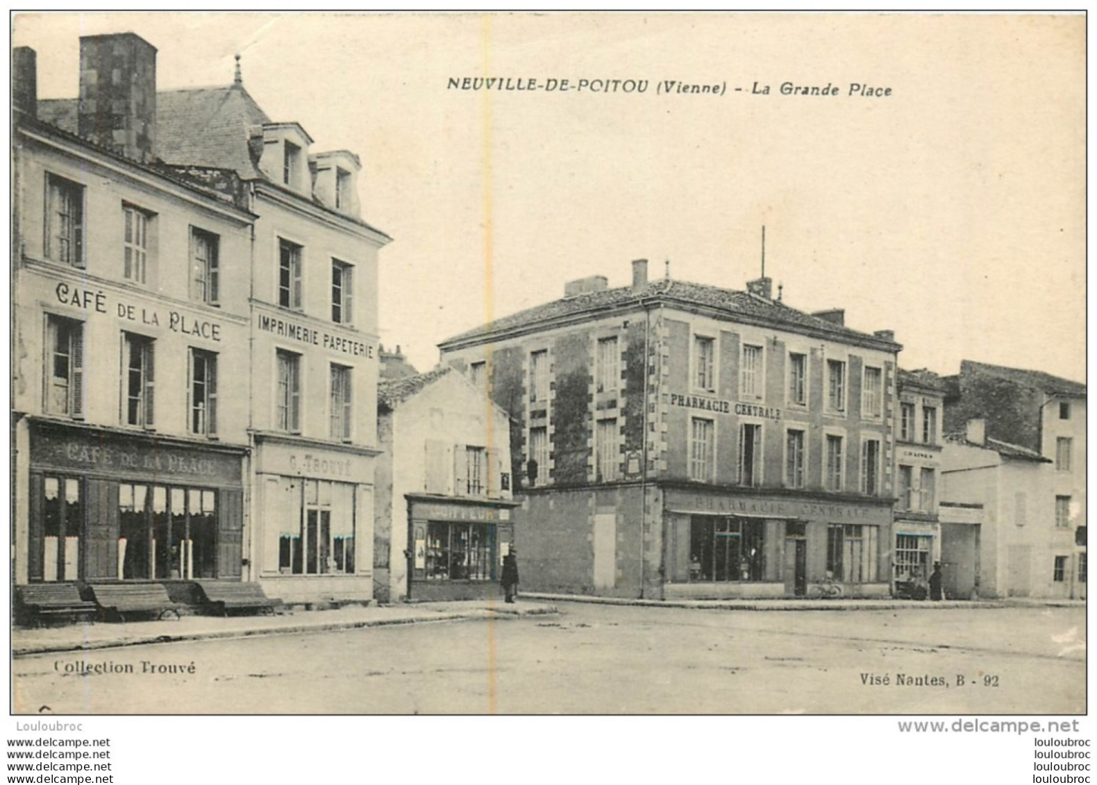 NEUVILLE DE POITOU LA GRANDE PLACE  CAFE DE LA PLACE - Neuville En Poitou