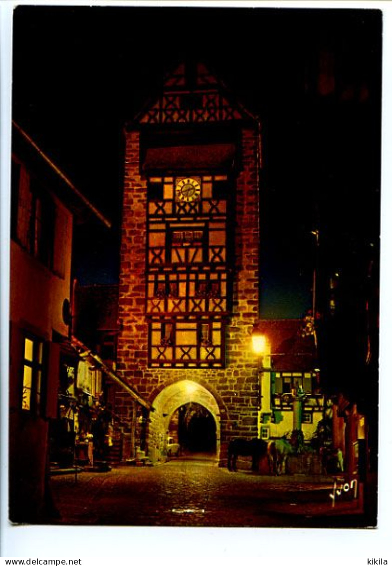 CPSM  10.5 X 15 Haut Rhin RIQUEWIHR  La Porte Haute Ou Dolder Illuminée (1291)  Chevaux  Fontaine - Riquewihr