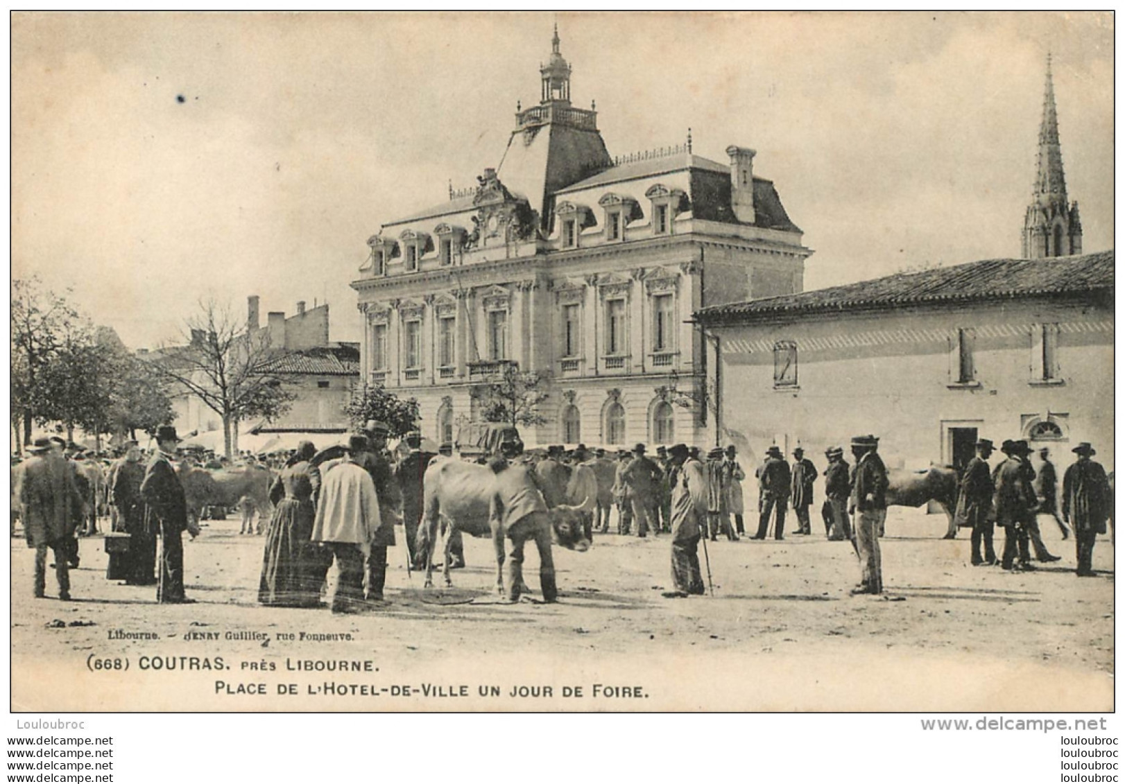 COUTRAS PLACE DE L'HOTEL DE VILLE JOUR DE FOIRE - Autres & Non Classés