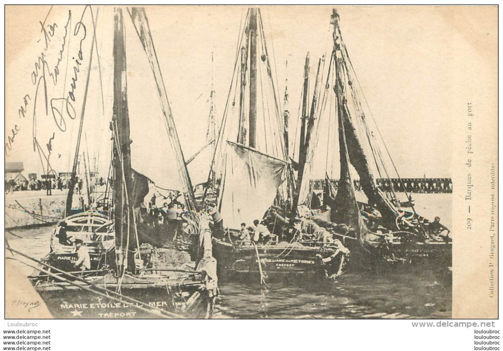 RARE LE TREPORT  BARQUES DE PECHE AU PORT  BATEAU MARIE ETOILE DE LA MER  ET NOTRE DAME  DES VICTOIRES - Le Treport