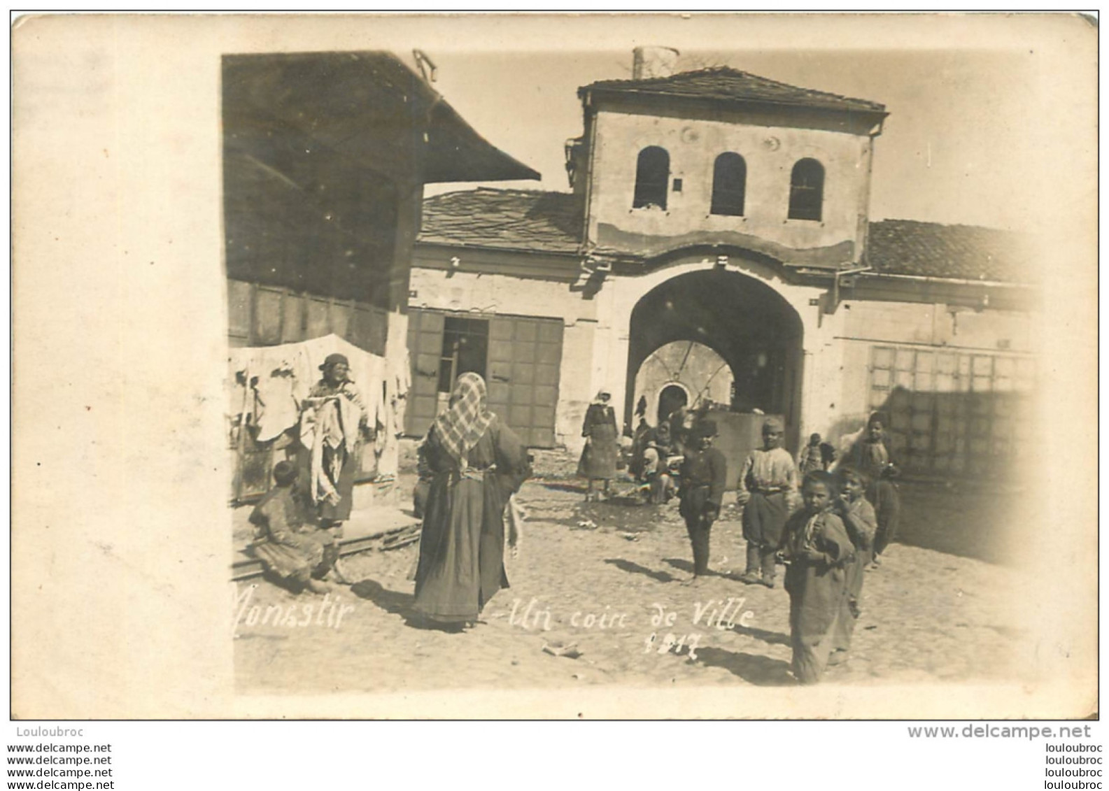 MONASTIR CARTE PHOTO UN COIN DE VILLE  1917 VOIR LES DEUX SCANS - Serbia