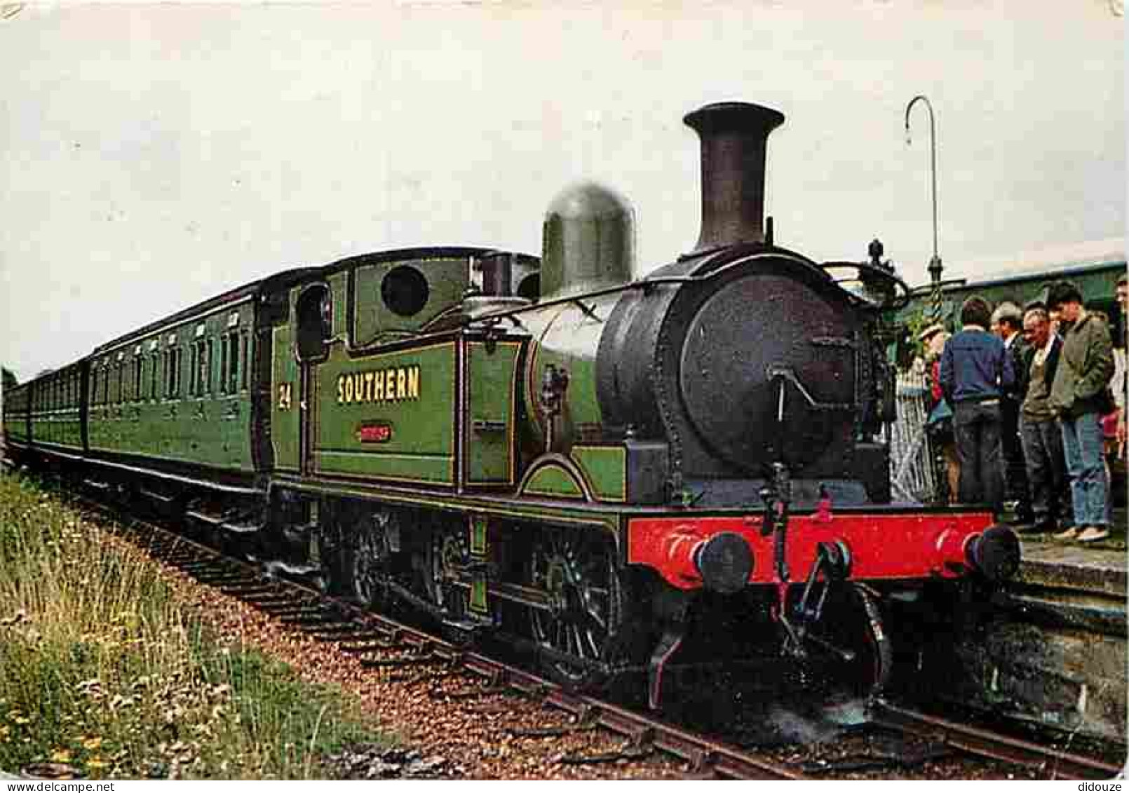 Trains - Royaume Uni - A Summer Scene At The Isle Of Wight Steam Railway - Locomotive - CPM - UK - Voir Scans Recto-Vers - Trains