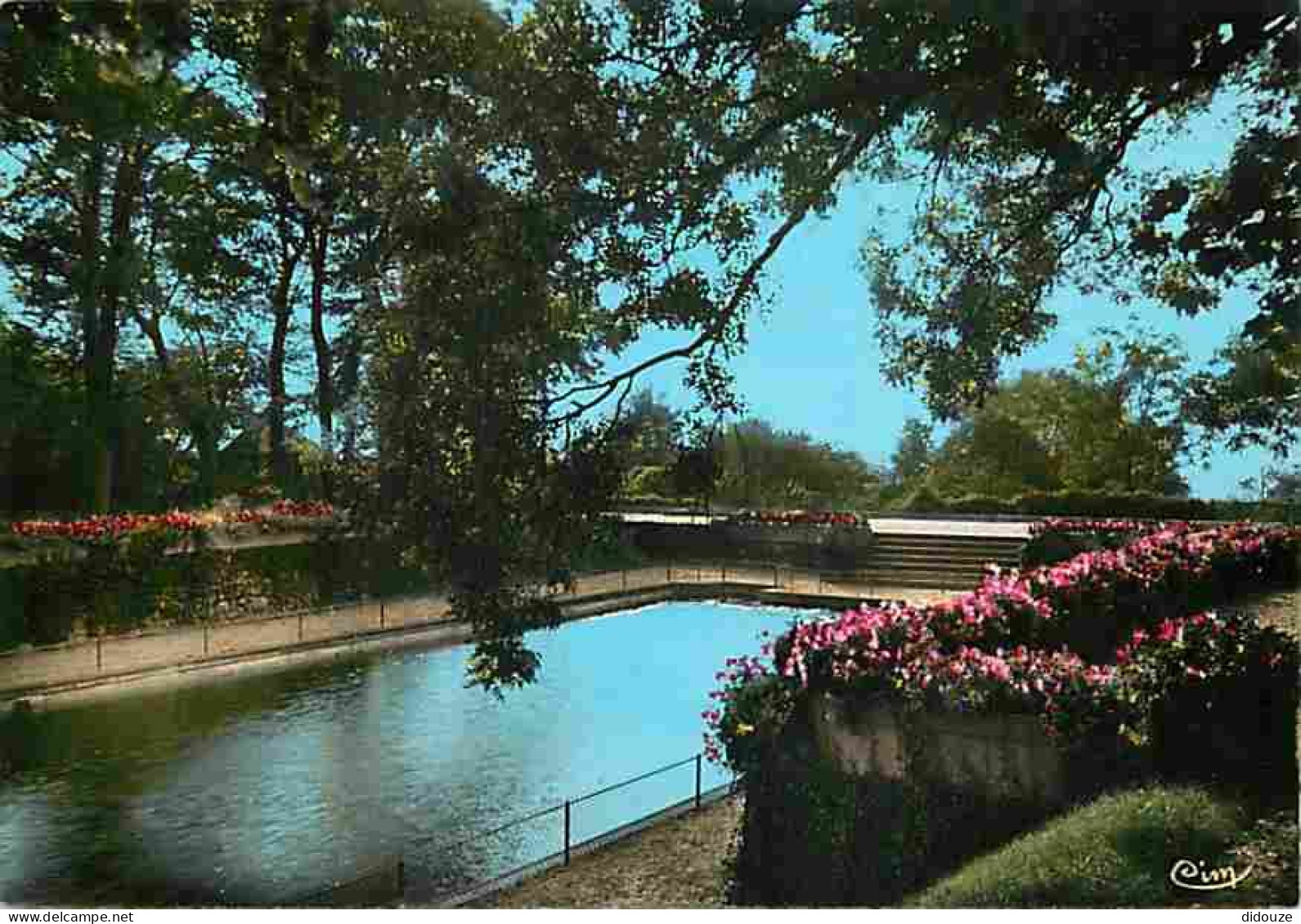 94 - Chennevières Sur Marne - Le Jardin Public - Fleurs - CPM - Voir Scans Recto-Verso - Chennevieres Sur Marne