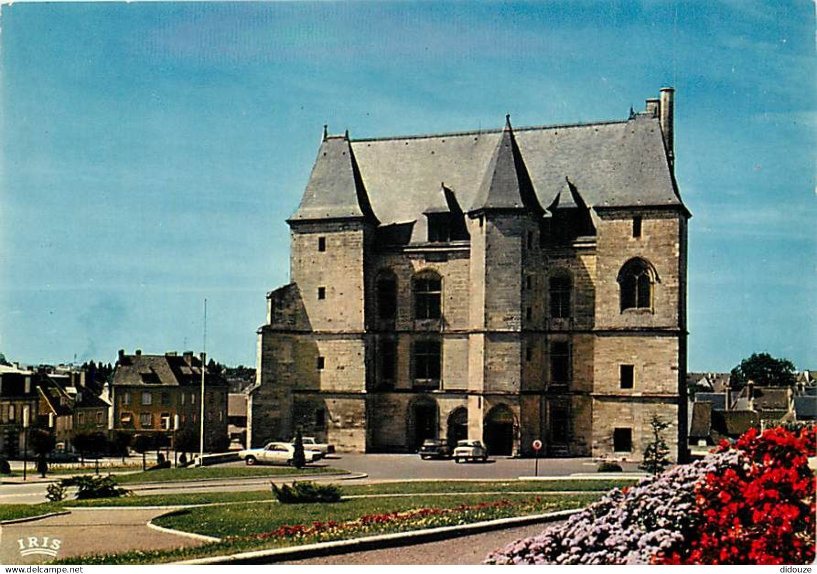 61 - Argentan - Le Château - Automobiles - Fleurs - Carte Neuve - CPM - Voir Scans Recto-Verso - Argentan