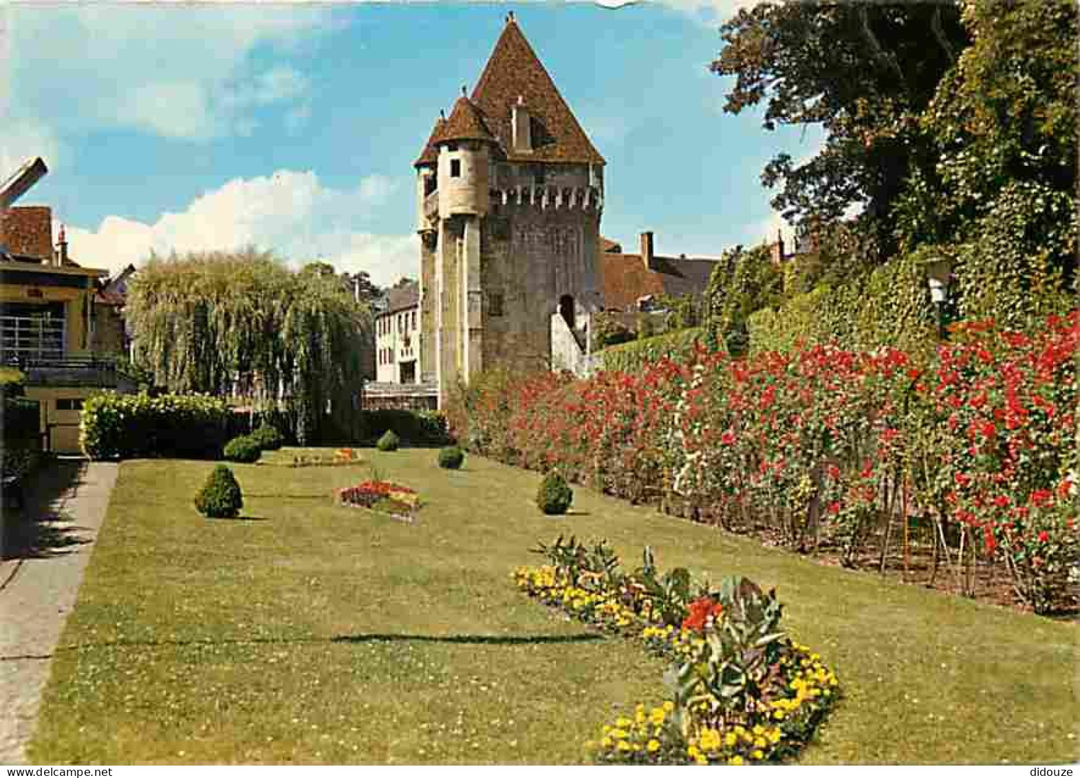 58 - Nevers - Les Jardins Des Remparts - La Porte De Croux - Fleurs - CPM - Voir Scans Recto-Verso - Nevers