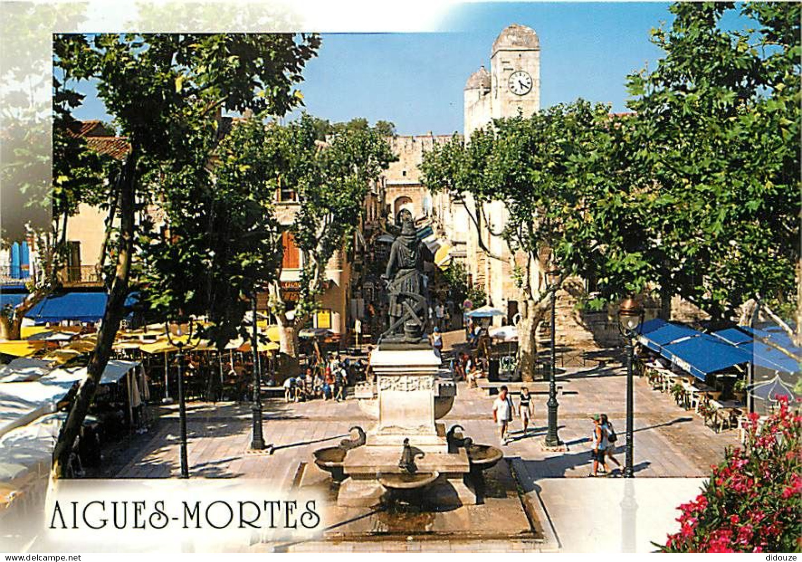 30 - Aigues Mortes - Place Saint Louis - La Statue Du Roi Et L'Eglise Notre Dame Des Sablons - Carte Neuve - CPM - Voir  - Aigues-Mortes