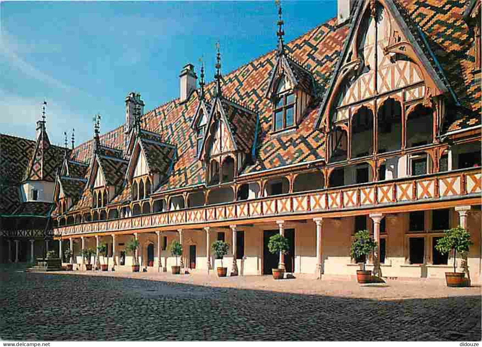 21 - Beaune - L'Hotel Dieu - La Cour D'honneur Et Le Batiment Principal - CPM - Voir Scans Recto-Verso - Beaune