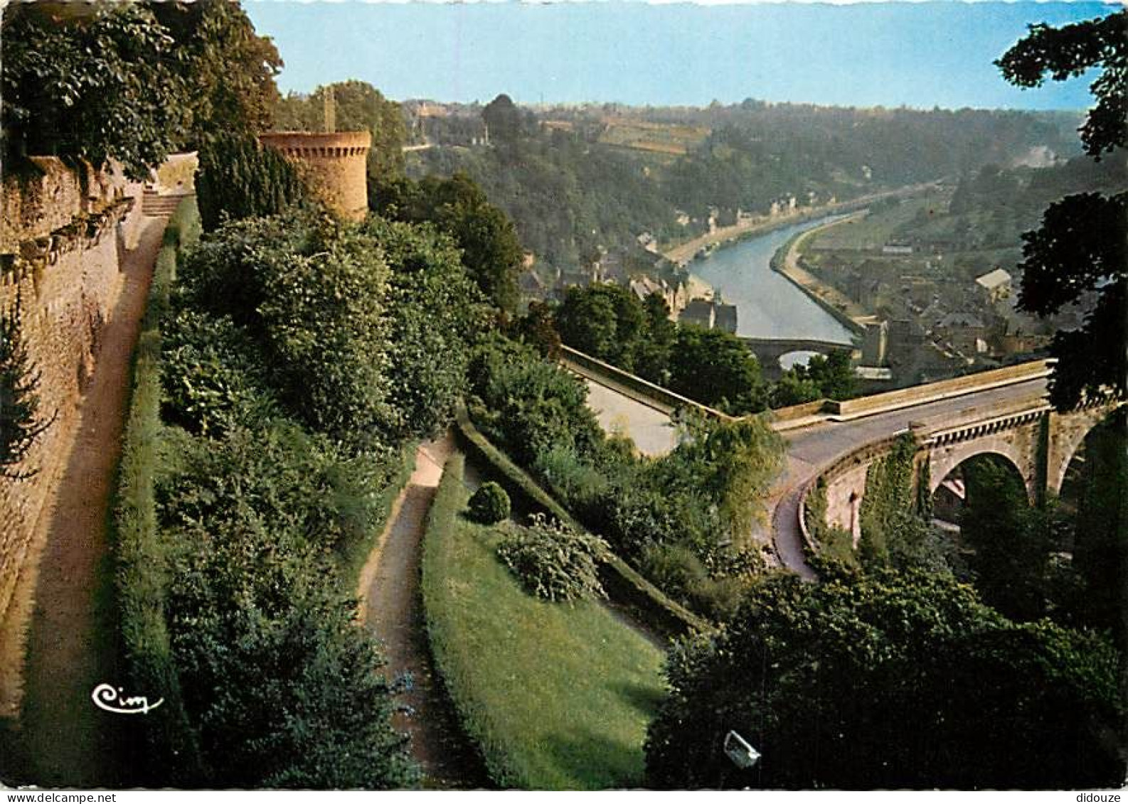 22 - Dinan - Les Remparts Et Le Viaduc - CPM - Voir Scans Recto-Verso - Dinan