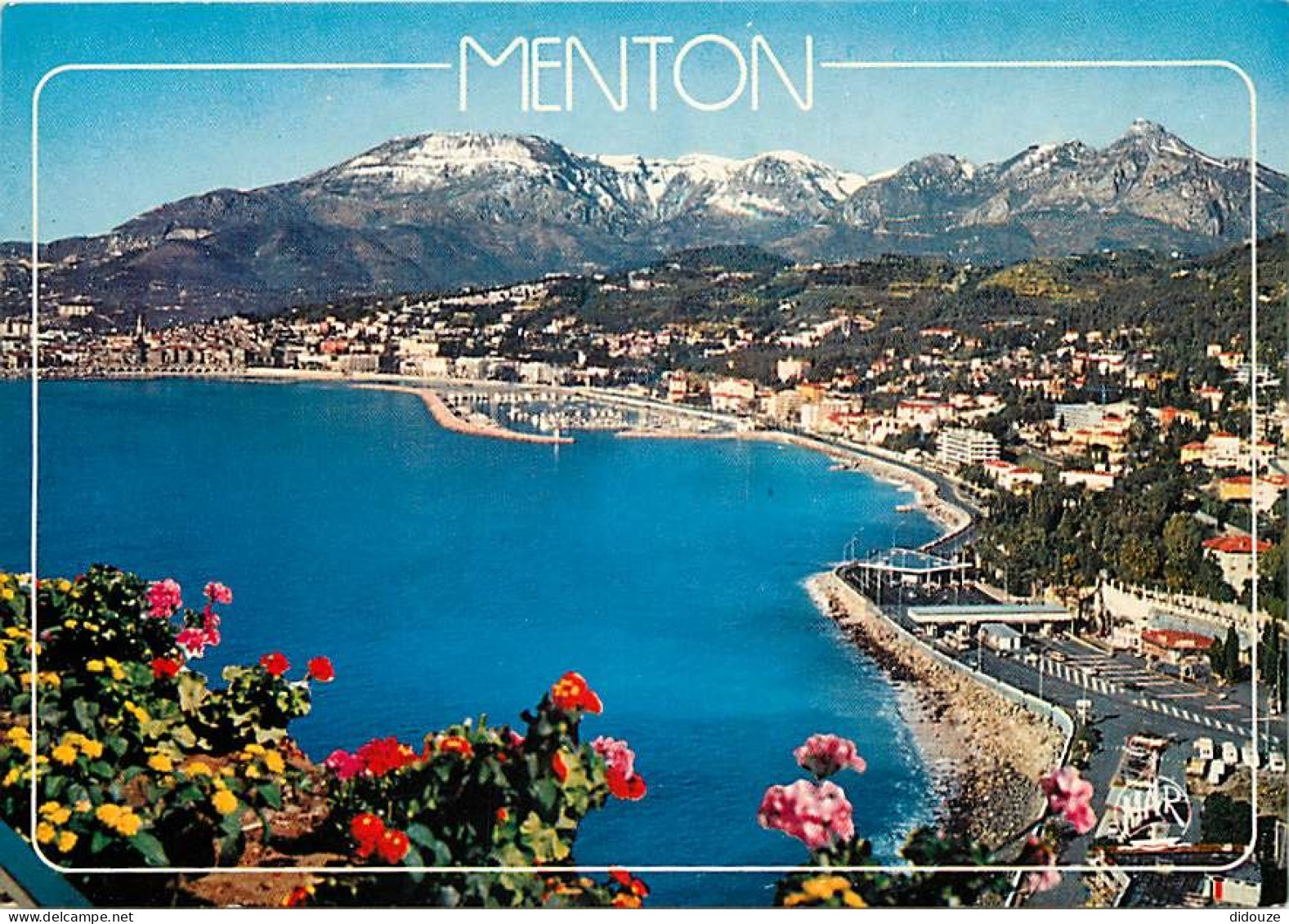 06 - Menton - La Frontière Franco-Italienne Et La Baie De Garavan - Vue Aérienne - Fleurs - CPM - Carte Neuve - Voir Sca - Menton