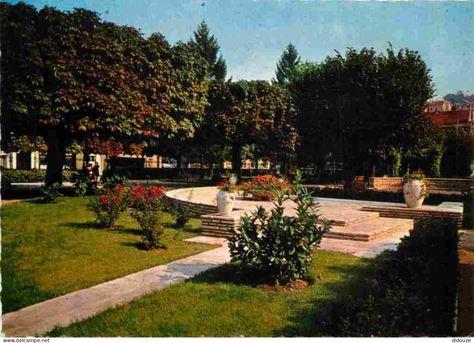 94 - Villeneuve Saint Georges - Le Jardin De L'Hotel De Ville - Carte Dentelée - CPSM Grand Format - Voir Scans Recto-Ve - Villeneuve Saint Georges