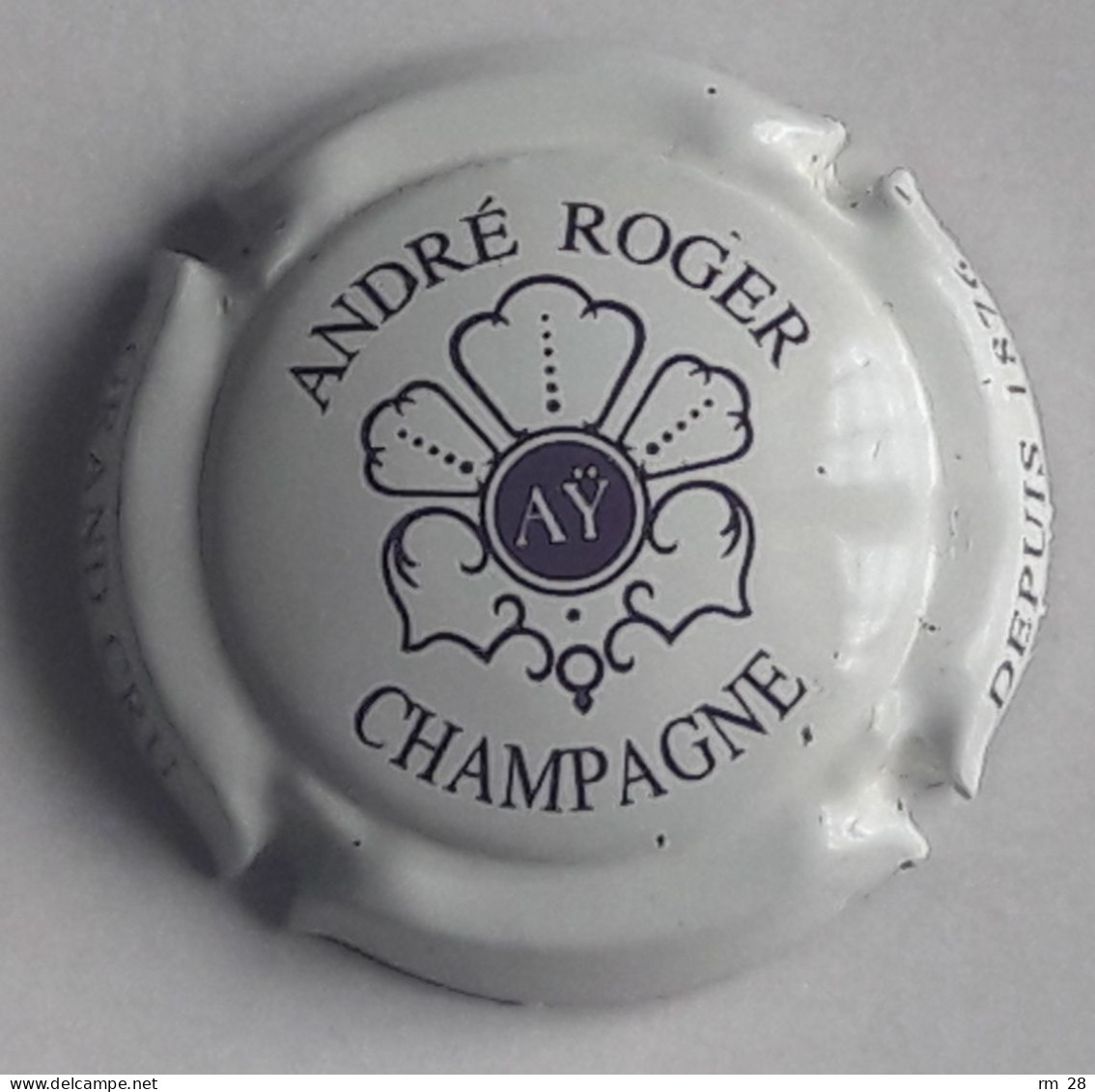 Roger André : Capsule N° 3 (Crème Et Marron (violet), Avec Grande Barre Dans Le E) TBE - Autres & Non Classés