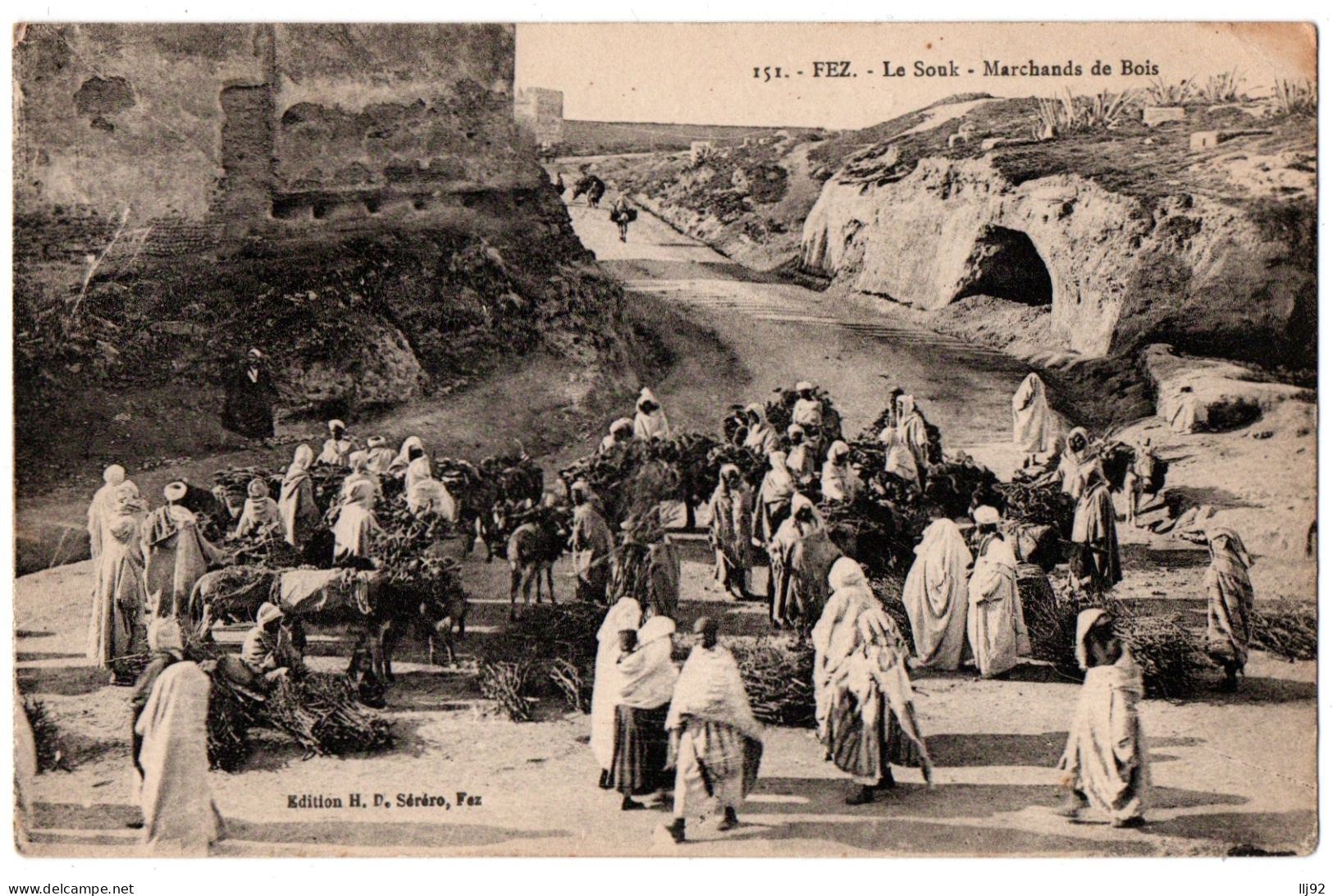 CPA MAROC - FEZ - 151. Le Souk - Marchands De Bois - Fez