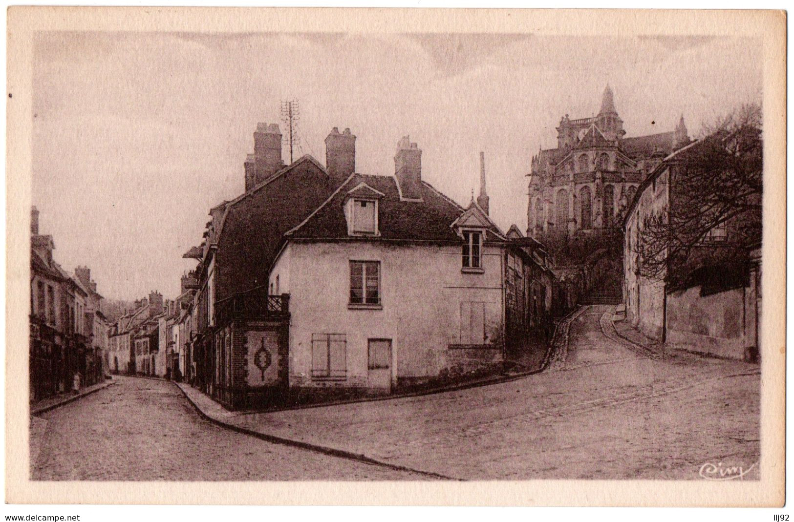 CPA 60 - CHAUMONT EN VEXIN (Oise) - Place Et Escalier De L'Eglise - Chaumont En Vexin