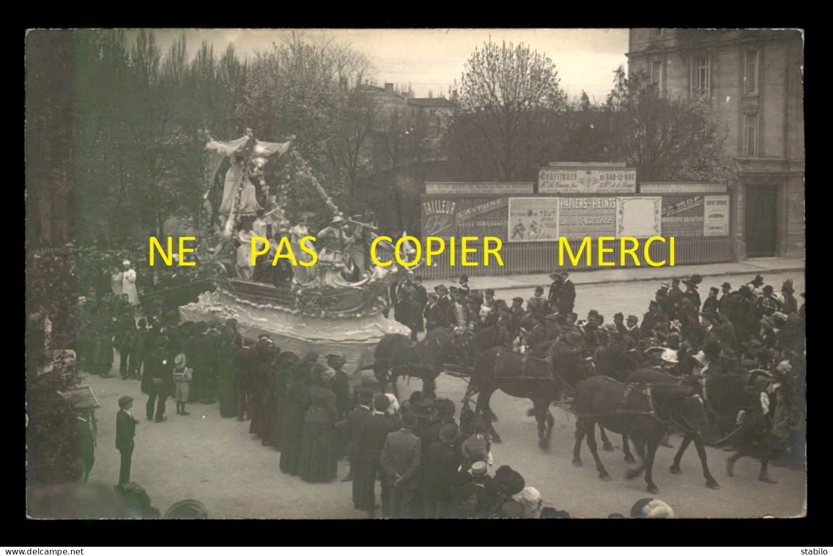 55 - BAR-LE-DUC - FETES DU 8 AVRIL 1912 - LE CHAR DES MAGASINS REUNIS - CARTE PHOTO ORIGINALE - Bar Le Duc