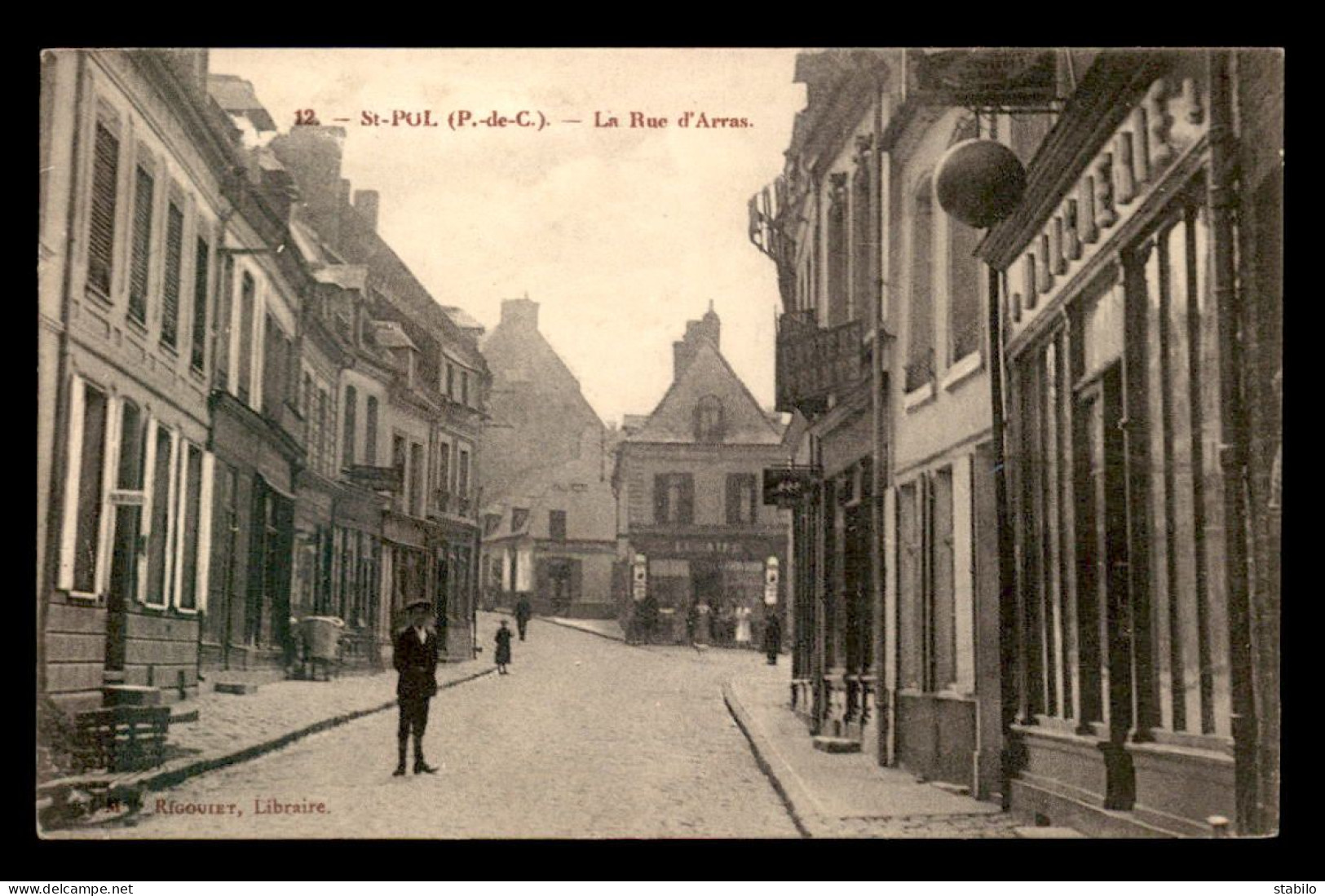 62 - ST-POL-SUR-TERNOISE - LA RUE D'ARRAS - Saint Pol Sur Ternoise