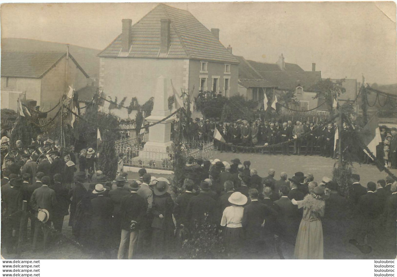 CARTE PHOTO INAUGURATION MONUMENT AUX MORTS  LIEU NON IDENTIFIE - Zu Identifizieren